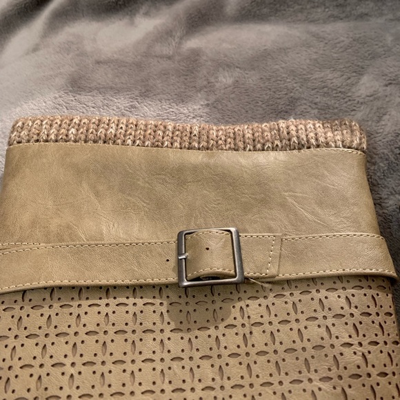 NWB-JustFab-Valera-LaserCut, Sweater Cuff,Dk Taupe Sz 7, Flat Boots - Picture 6 of 9